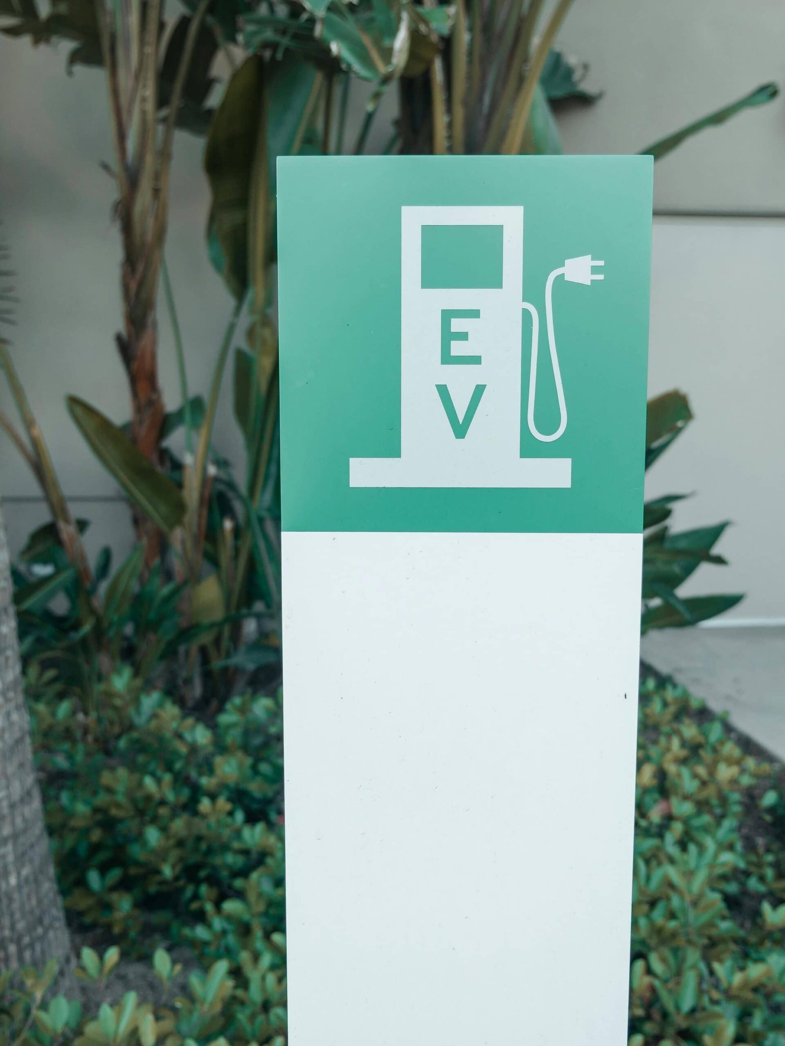 The Benefits of Installing EV Charging Points at Home