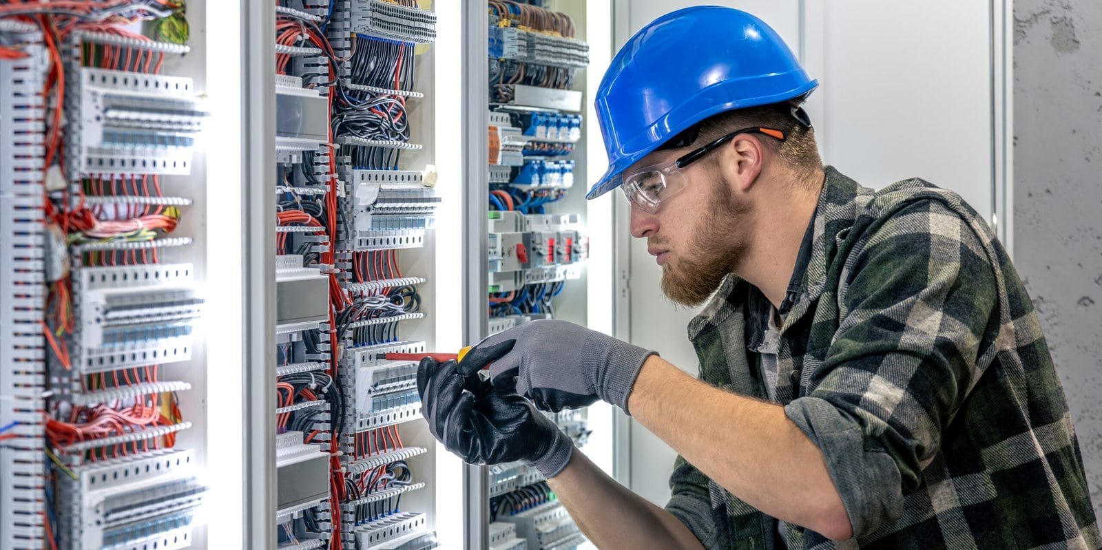 Can a Commercial Electrician Do Residential Work? How to Choose the Right One